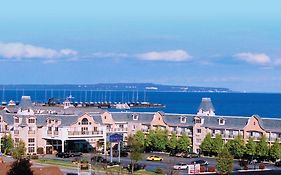 Hamilton Inn Select Beachfront Mackinaw City