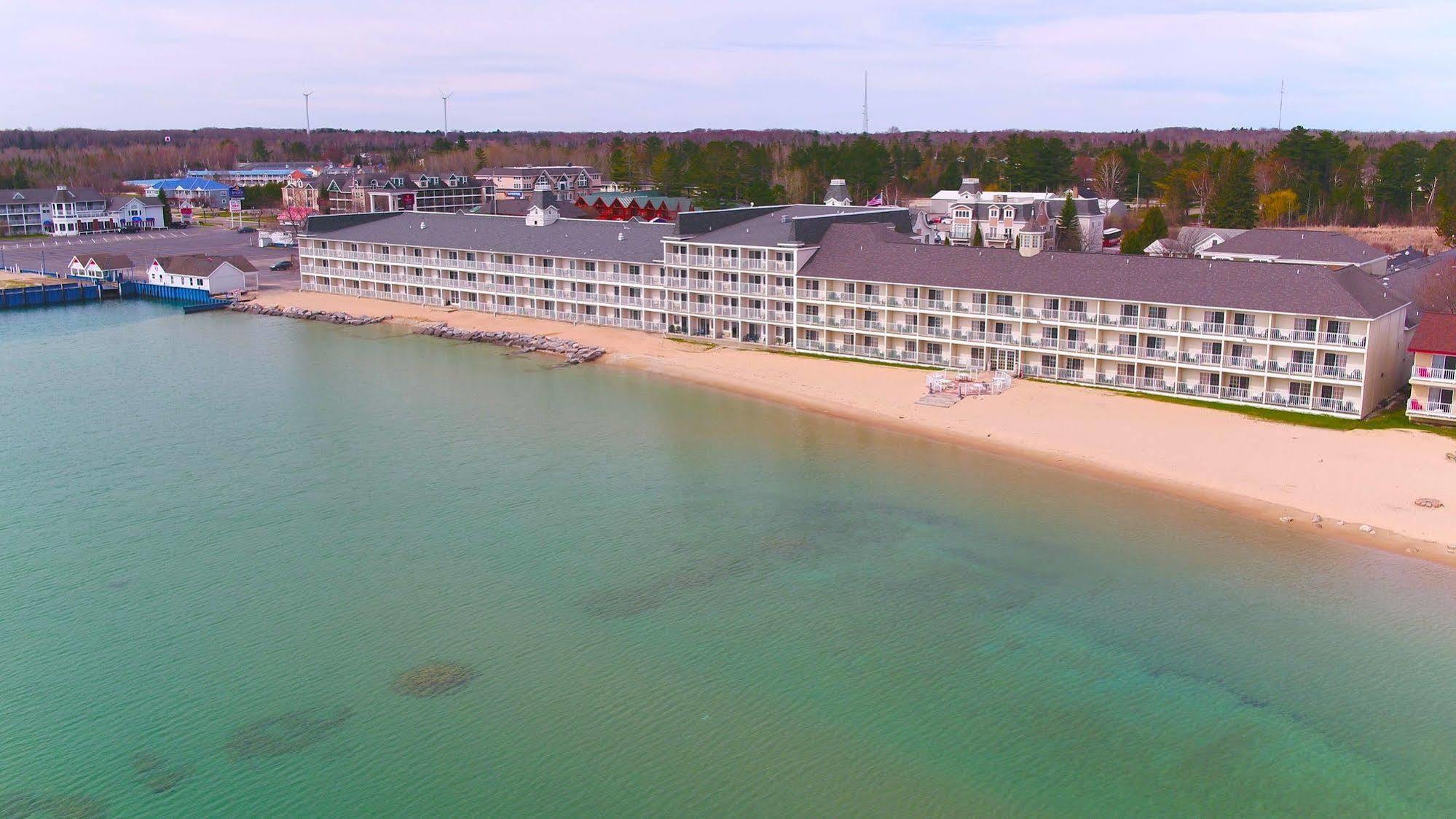 Hamilton Inn Select Beachfront Mackinaw City Exterior photo